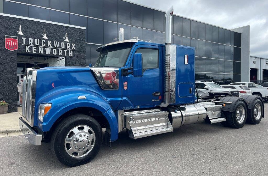 2023 Kenworth W990 – #12000011