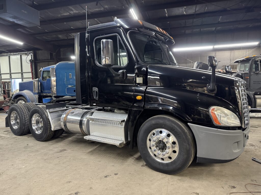 2017 Freightliner Cascadia 125 – #12000021