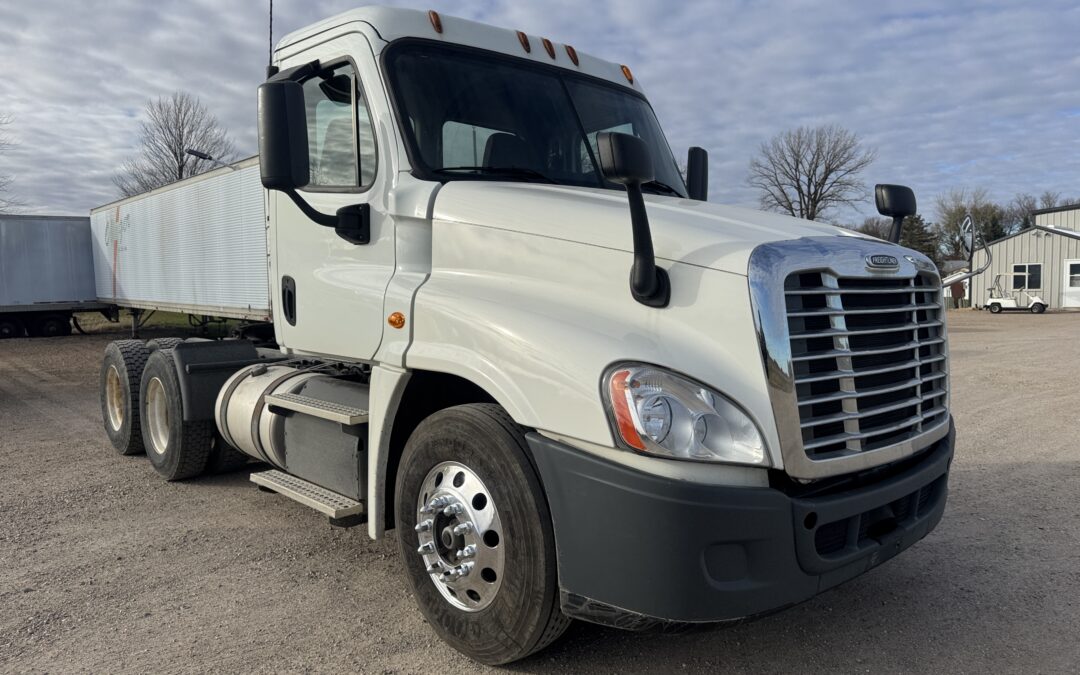 2015 Freightliner Cascadia 125 – #12000043
